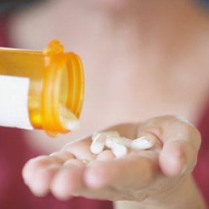 Nieuzasadniona antybiotykoterapia w ostrych infekcjach dr&oacute;g oddechowych